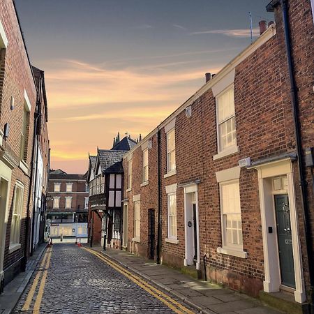 Chester City Centre Town House Exterior photo